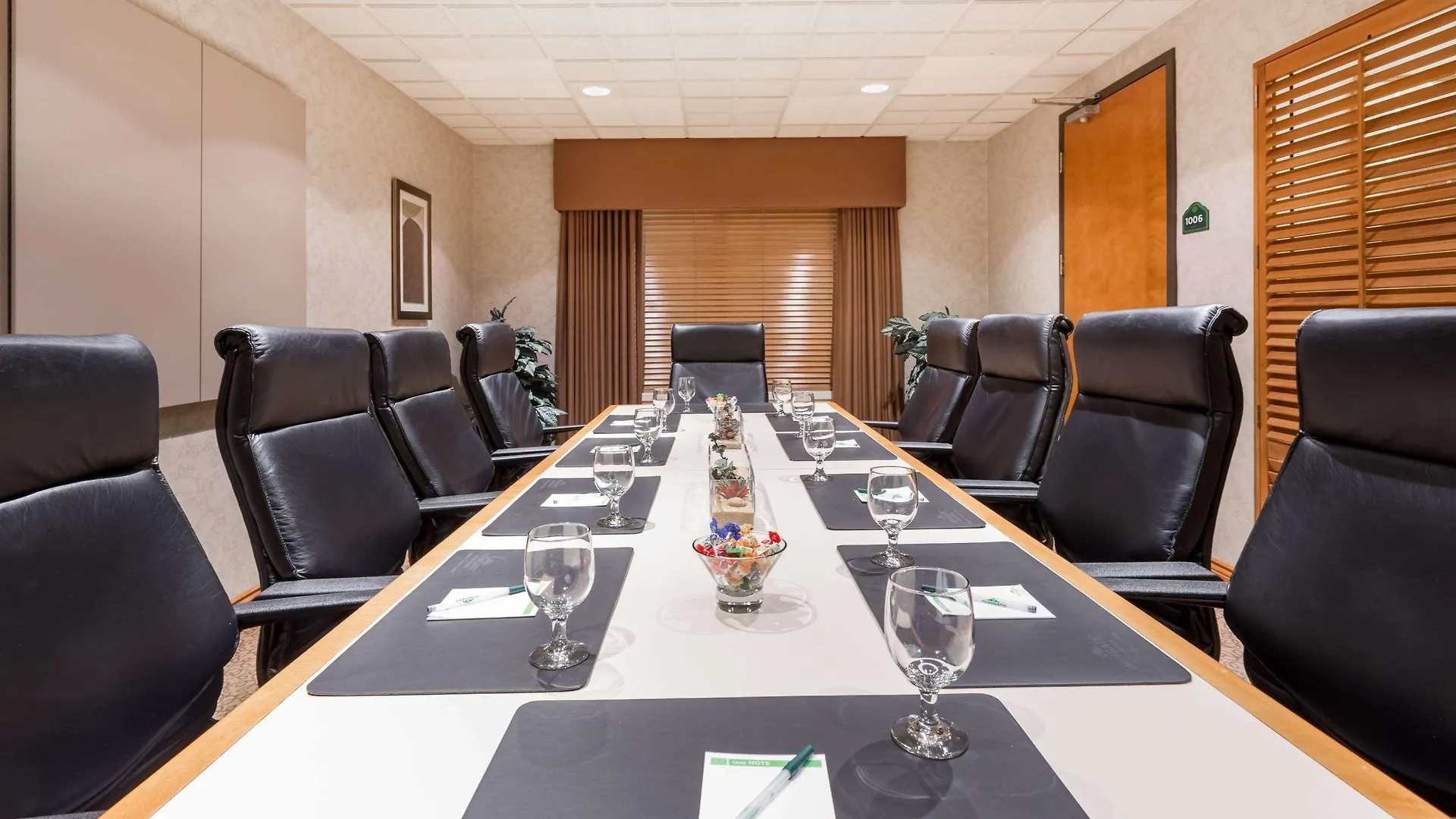 Wingate By Wyndham Calgary South Hotel
