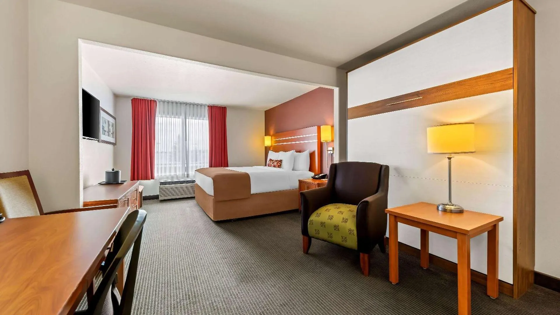 Wingate By Wyndham Calgary South Hotel