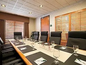 Wingate By Wyndham Calgary South Hotel