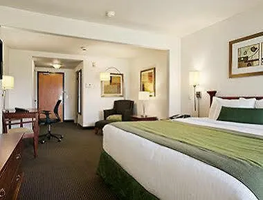 Wingate By Wyndham Calgary South Hotel